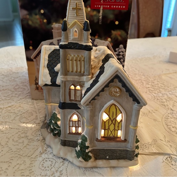 Village Square Lighted Church - Picture 6 of 13